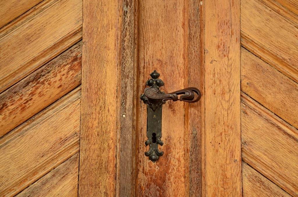 Astuces pour débloquer une serrure coincée